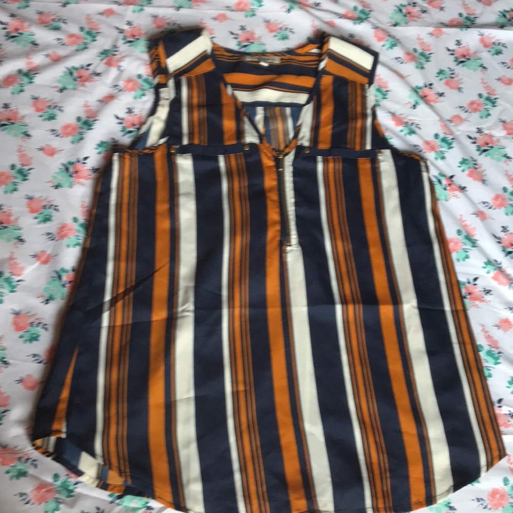 Multi color shirt SUPER CUTE
